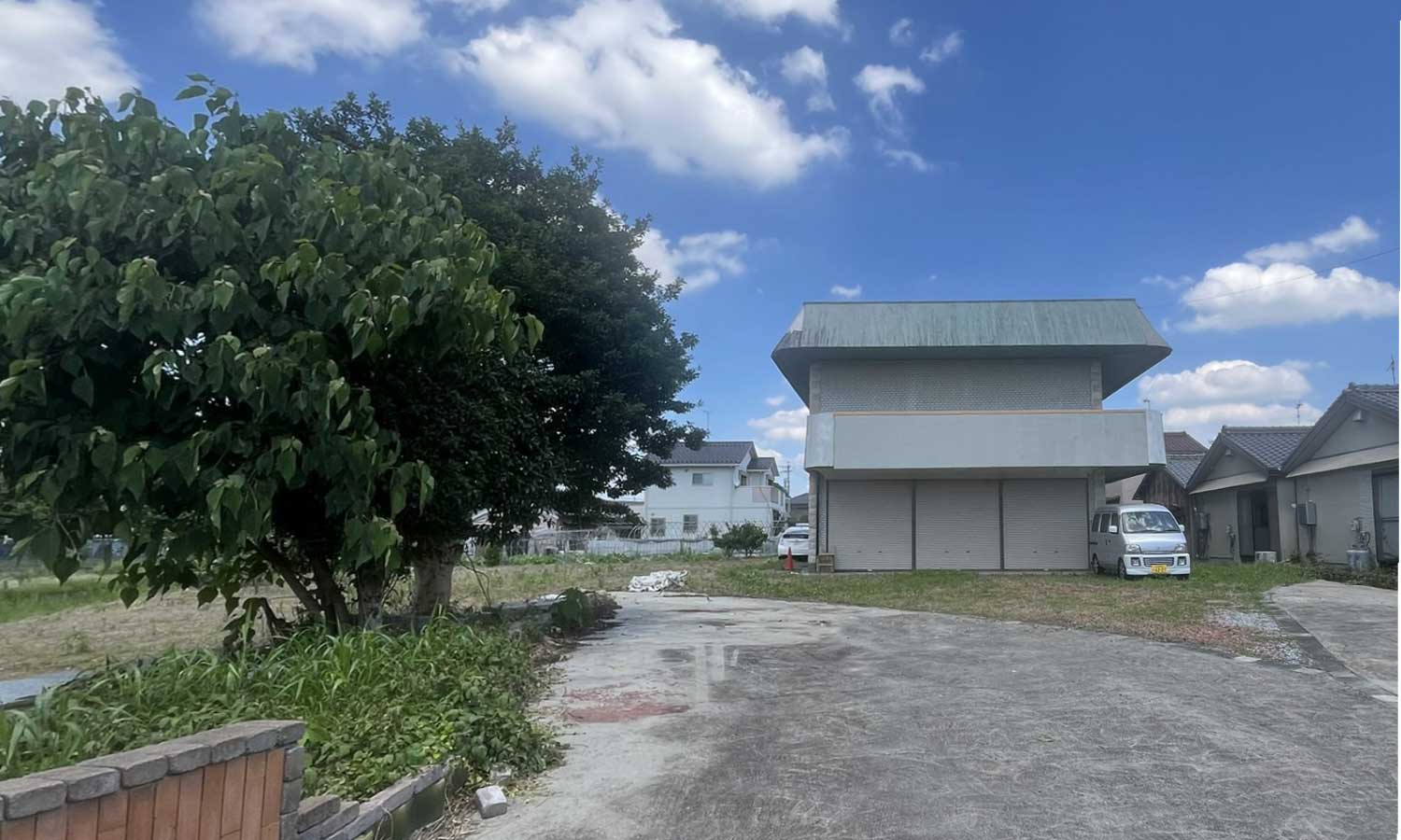 現地に到着したらこの建物が目印（サロンの外観）